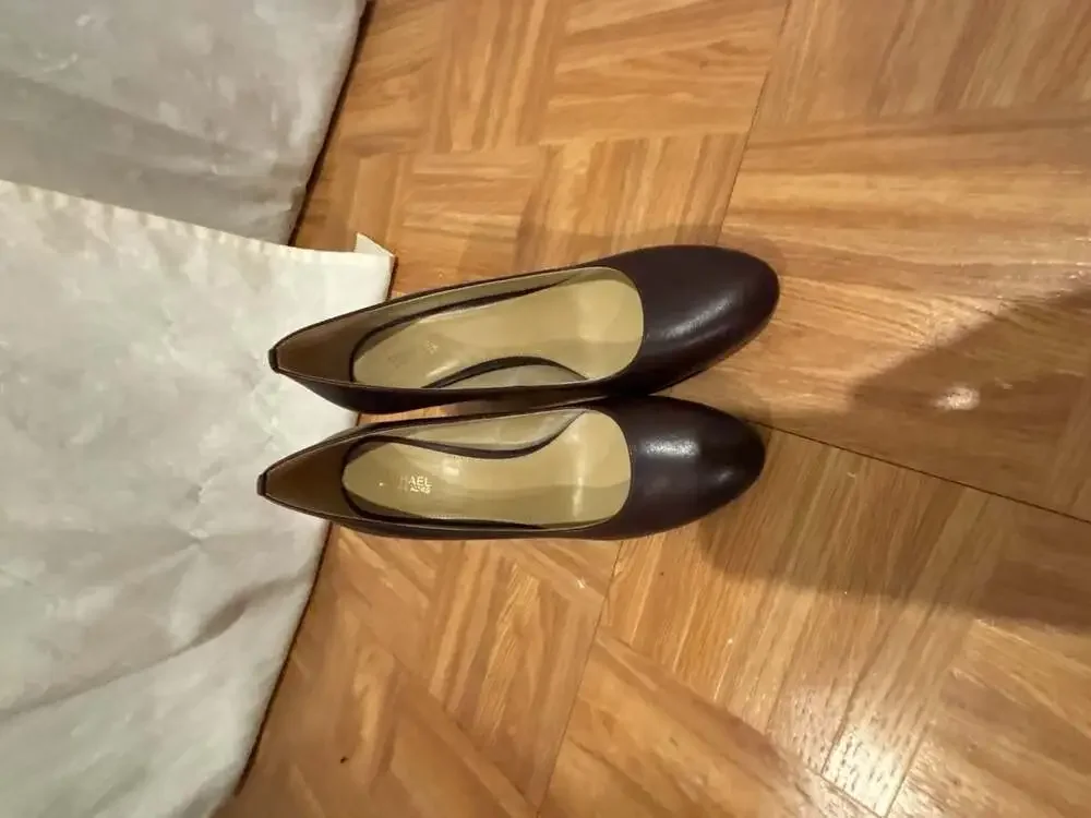 Michael Michael Kors Dark Brown Leather Round-Toe Block Heel Pumps